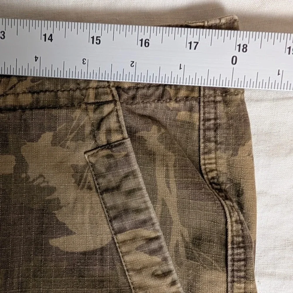 Eddie Bauer labeled 35x30